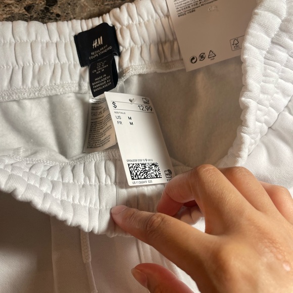 brand new white h&m shorts - Picture 2 of 2